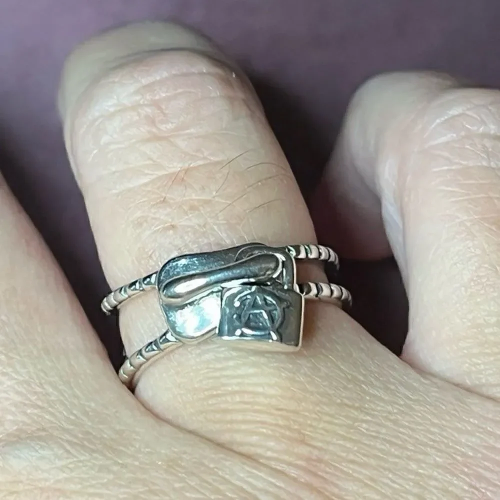 The Zip Me Up Ring with zipper detail in 925 silver